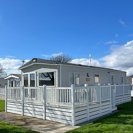 Bertie-By-The-Sea At Hoburne Naish Hotel Highcliffe Exterior photo