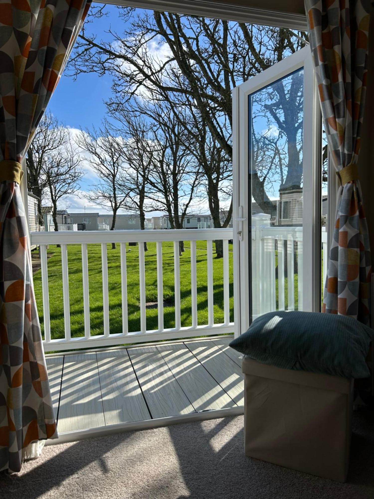 Bertie-By-The-Sea At Hoburne Naish Hotel Highcliffe Exterior photo