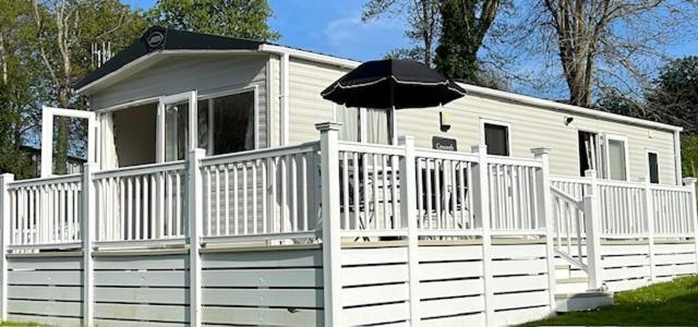 Bertie-By-The-Sea At Hoburne Naish Hotel Highcliffe Exterior photo